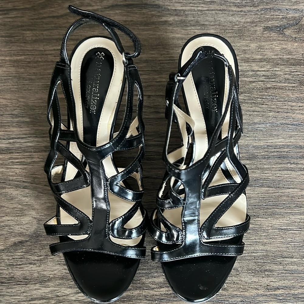 (Used) Naturalizer black heeled shoes 7wide